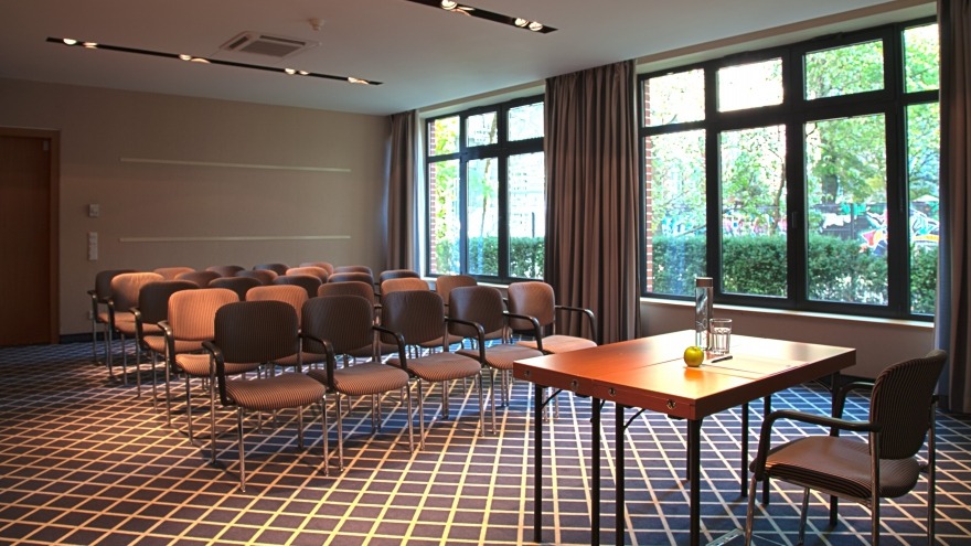 Tagungsraum Hamburg Theaterbestuhlung relexa hotel Berlin - Tagungsraum Hamburg Theaterbestuhlung